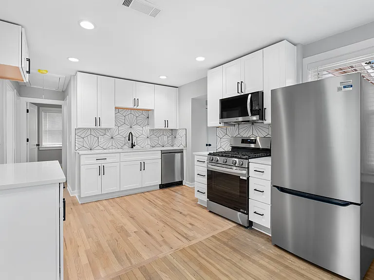 1729 Derry Ave SW — Photo 3