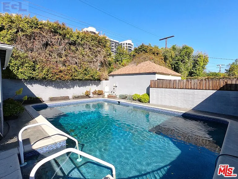 10749 Wellworth Ave — Photo 3