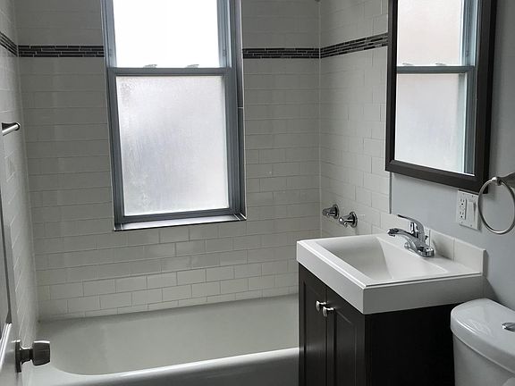 4th image of 5862 N Kenmore Ave #103
