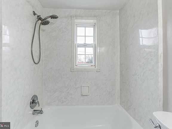 5th image of 2301 Farrington Ave APT 204