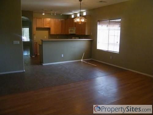 2nd image of 1329 E Parkview Dr