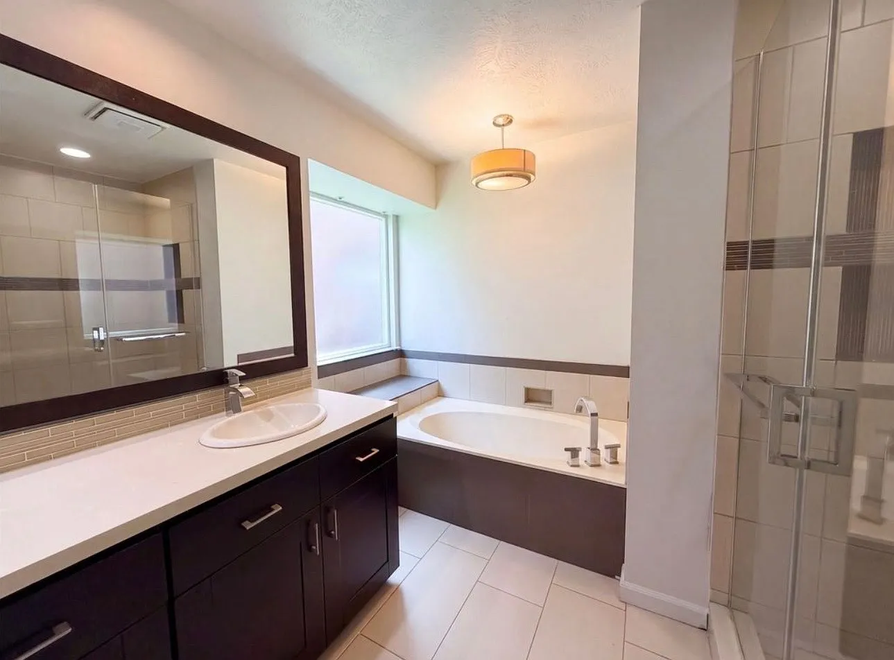 3 bed, 1675 sqft, $2,450 — Photo 3
