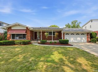 16827 Surrey St, Livonia, MI 48154