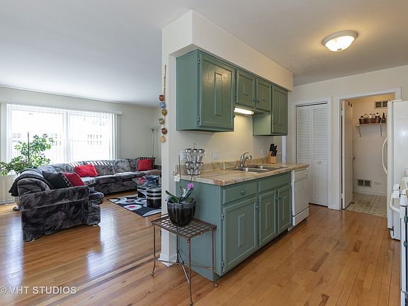 4th image of 32 Fernwood Ct #32