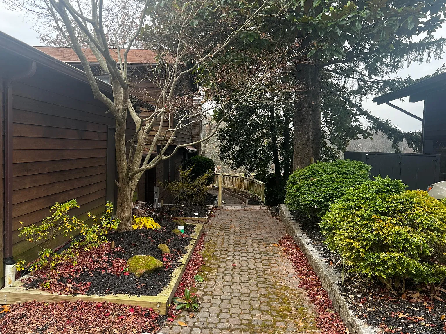 685 Shore Rd — Photo 2