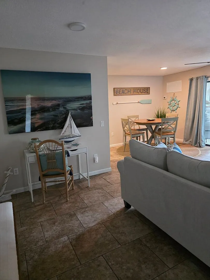Adorable First Floor Beach-Oriented Condo - 6 mo Lease Term Available! — Photo 3