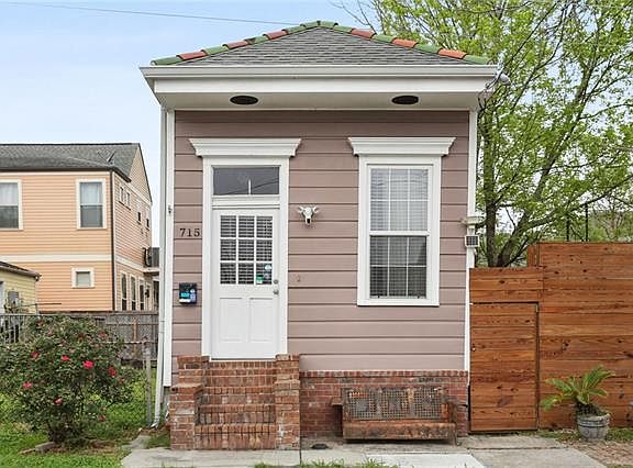 2nd image of 715 N Lopez St