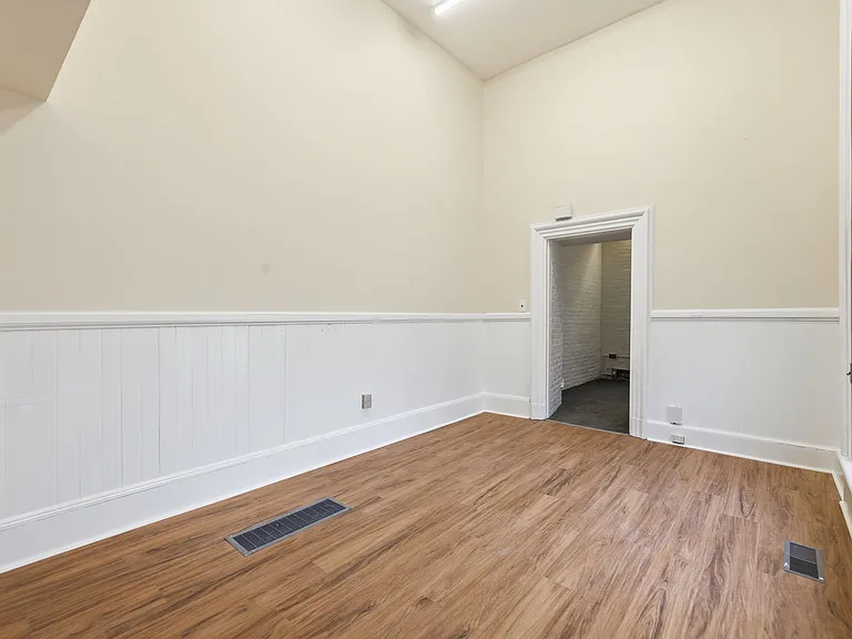 1110 Washington St — Photo 46