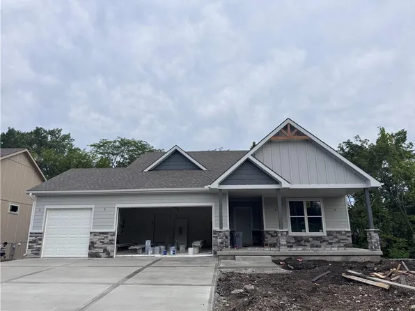 8638 Eagle Creek Dr, De Soto, KS 66018