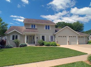 301 Larkspur Ln W, Onalaska, WI 54650