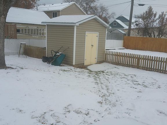 Utility shed in the back yard