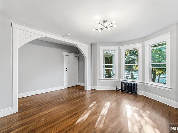 2nd image of 150 Tappan Rd