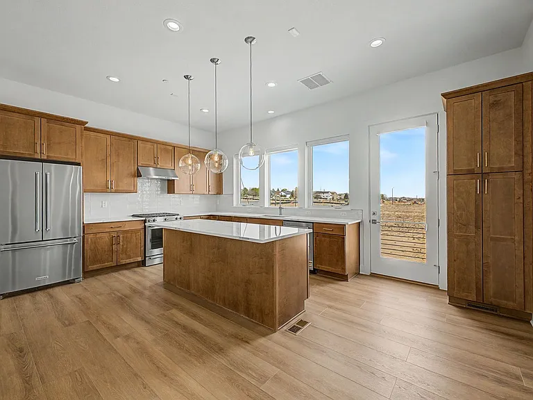 689 Saddle Dr — Photo 10