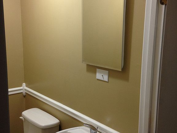 4th image of 220 Parkview Dr