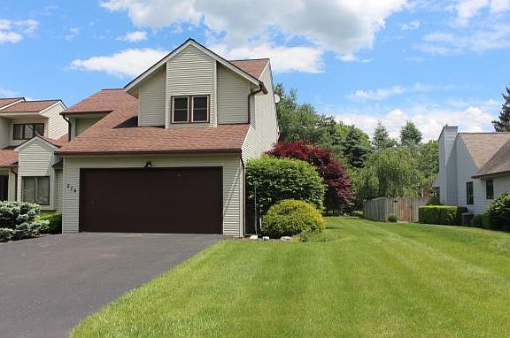 2nd image of 216 Vivian Ln