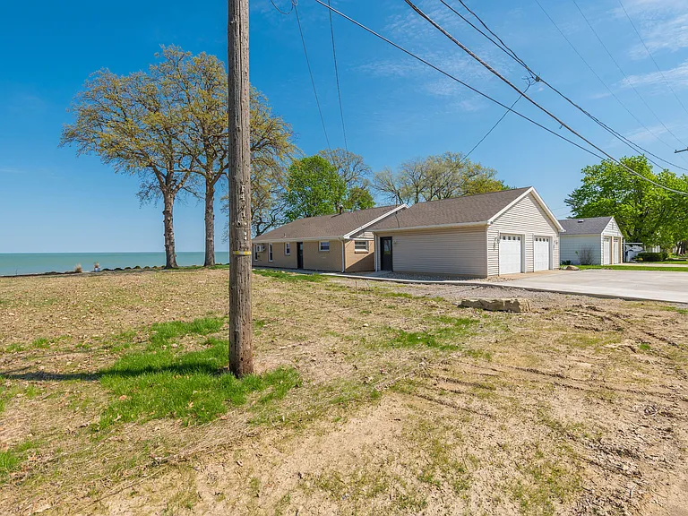 3844 Edgewater Blvd — Photo 36