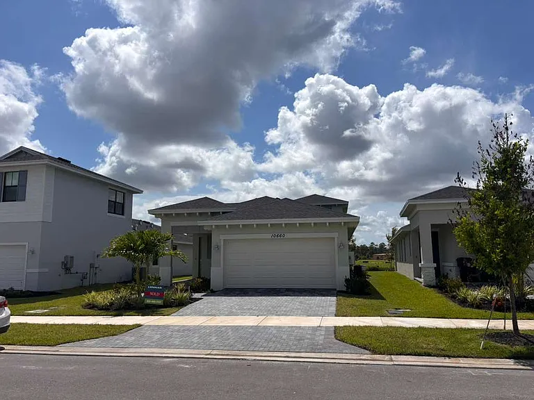10660 NW Wilgrove Ln — Photo 1