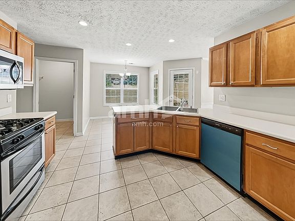 4th image of 840 James Ridge Dr