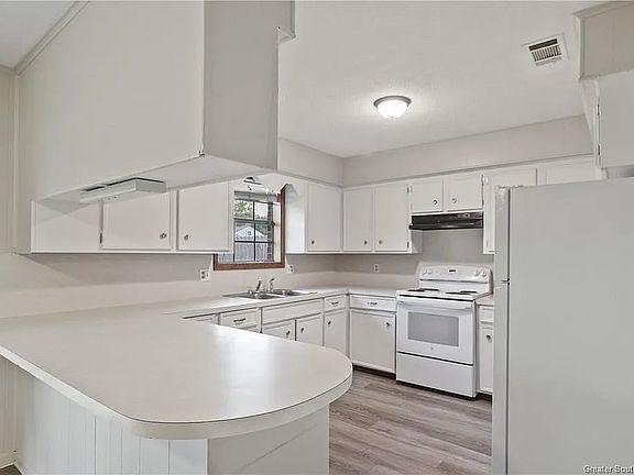 3rd image of 2201 N Rose Park Ave #A