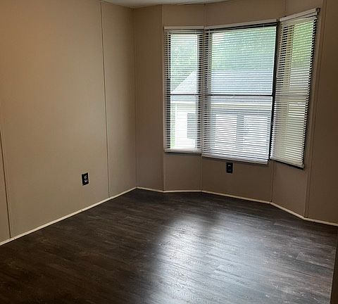 4th image of 1538 Anderson Rd S