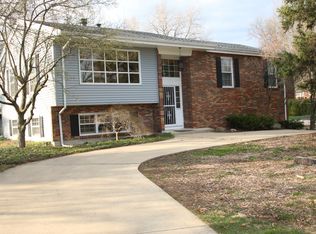 1302 Williamsburg Rd, Rockford, IL 61107