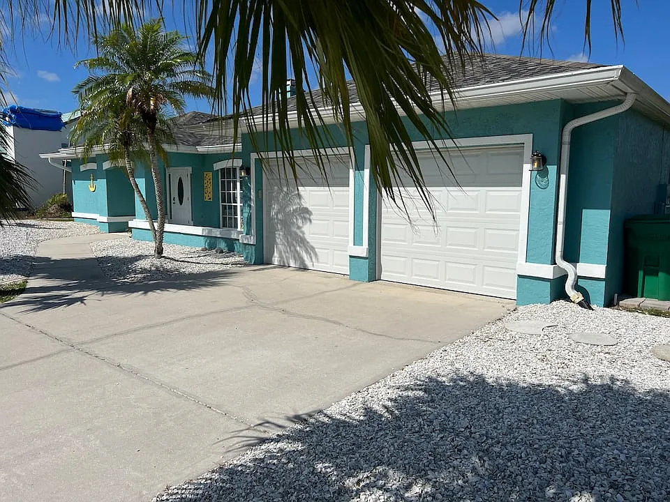 3 bed, 2.0 bath, 2725 sqft, $2,295 — Photo 2