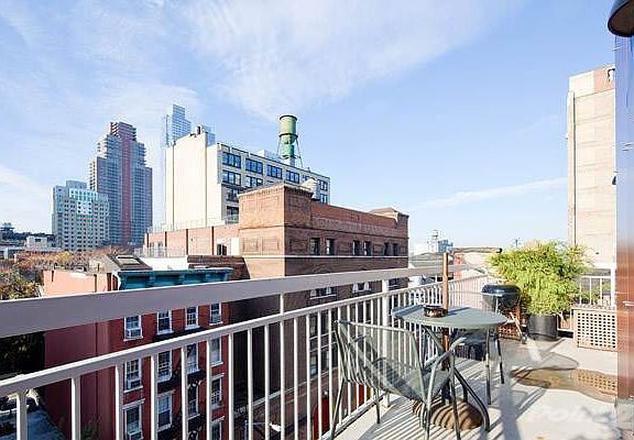 4th image of 517 W 46th St