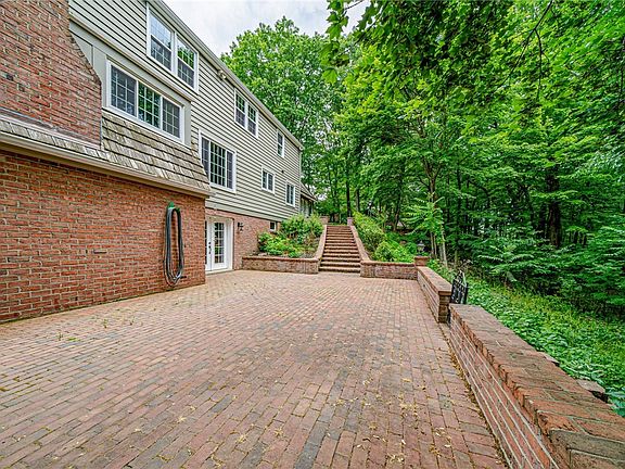 3rd image of 129 Fox Hill Dr