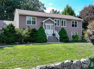 2 Robert Cir, Johnston, RI 02919