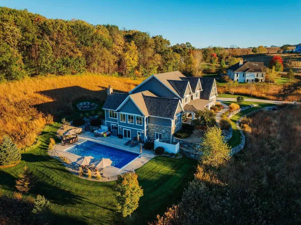 5090 Aspen Valley Ct, Middleton, WI 53562