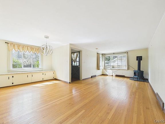 4th image of 202 Augusta Dr
