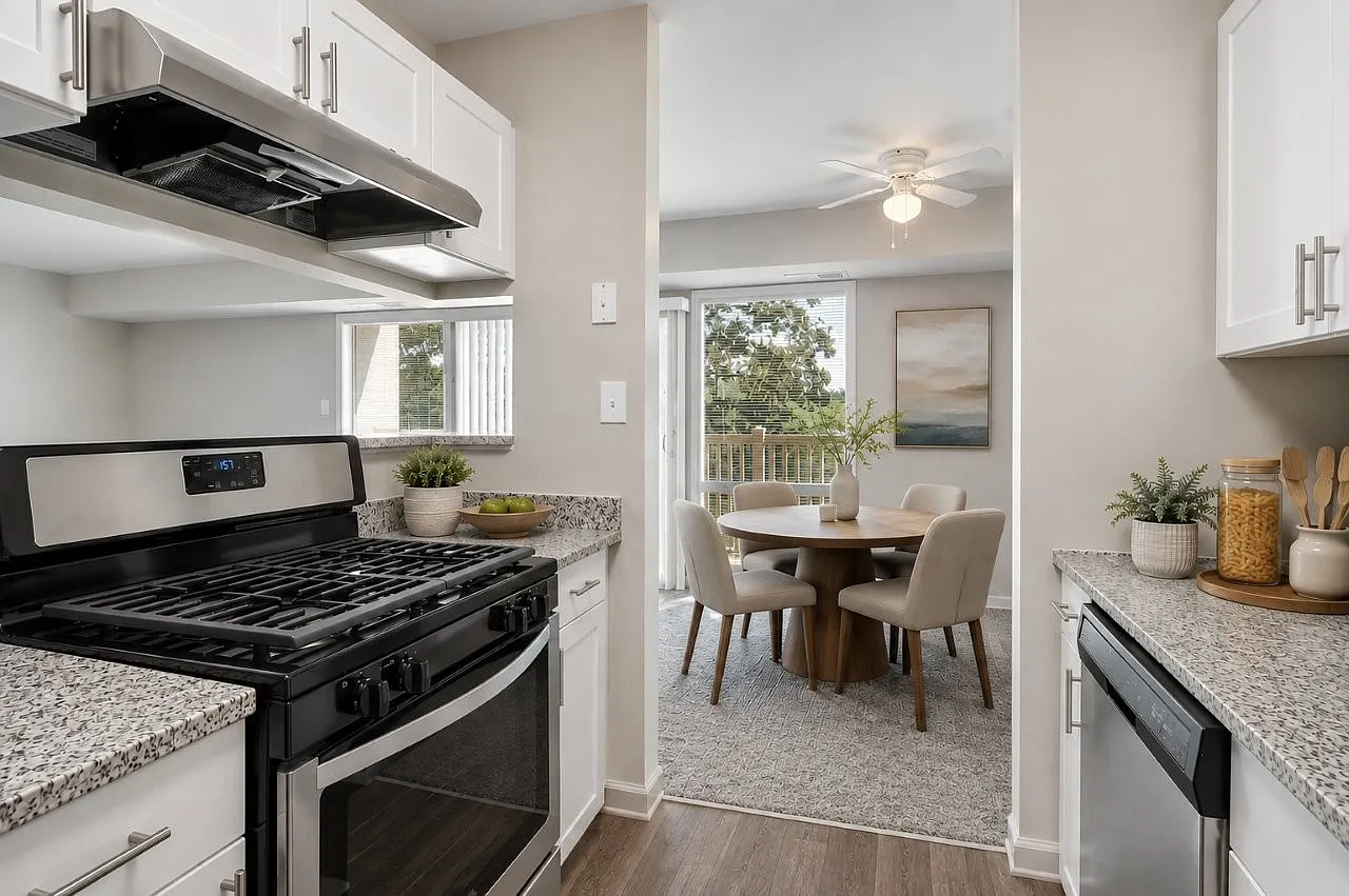 Parke Laurel Apartment Homes — Photo 1