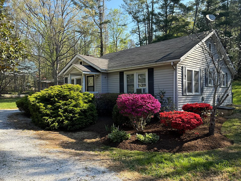 closer view of house from driveway