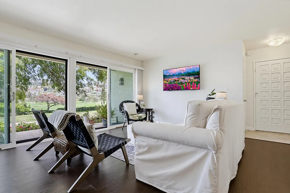 2 bed, 2.5 bath, 1392 sqft, $4,500 — Photo 4