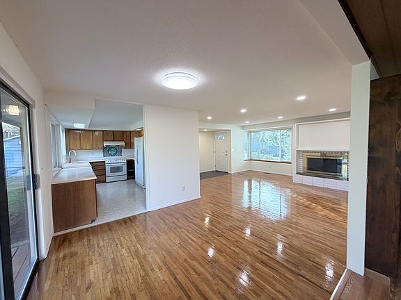5th image of 15318 NE 7th Pl