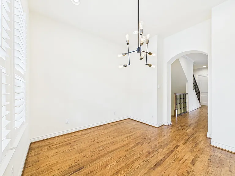 11025 Sherwood Grv — Photo 19