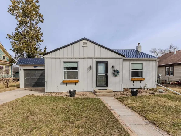 206 Lake Ave, Lake Park, IA 51347