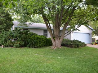 2112 Fairfield Rd, Lindenhurst, IL 60046