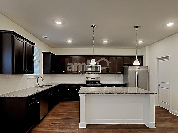 5th image of 2407 Garrett Park Dr