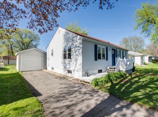 913 4th Ave E, Shakopee, MN 55379