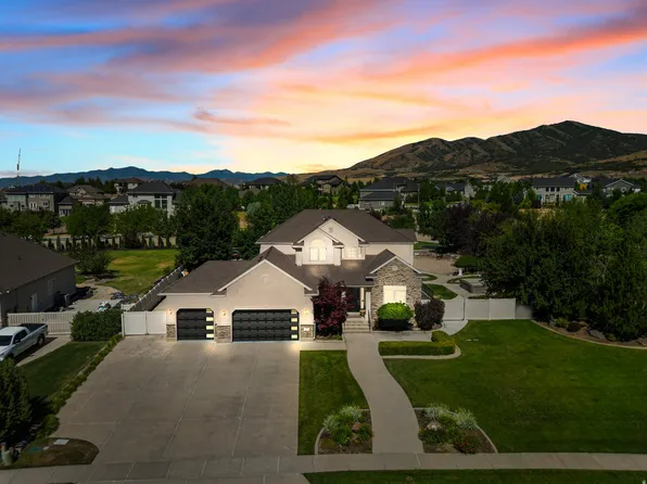 11597 N Sunset Hills Dr, Highland, UT 84003