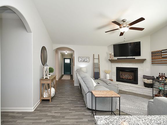 4th image of 105 Royal Pine Way