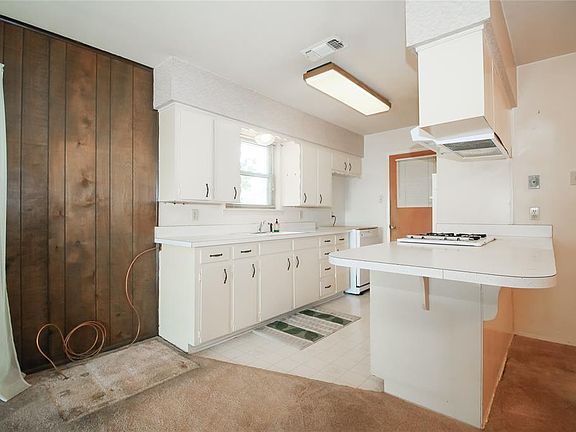 5th image of 148 SE Gardens Blvd