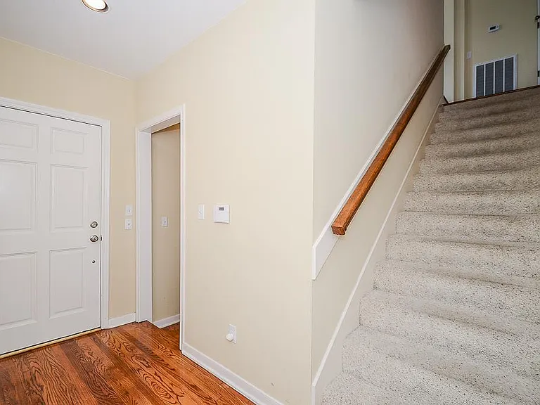 2022 Fairview Ave — Photo 4