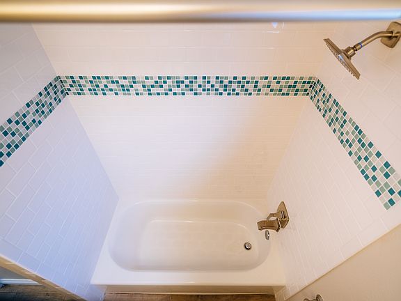 5th image of 22 Hermosa Ave APT D