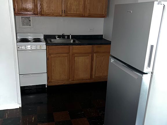 5th image of 7327 N Rogers Ave APT 105