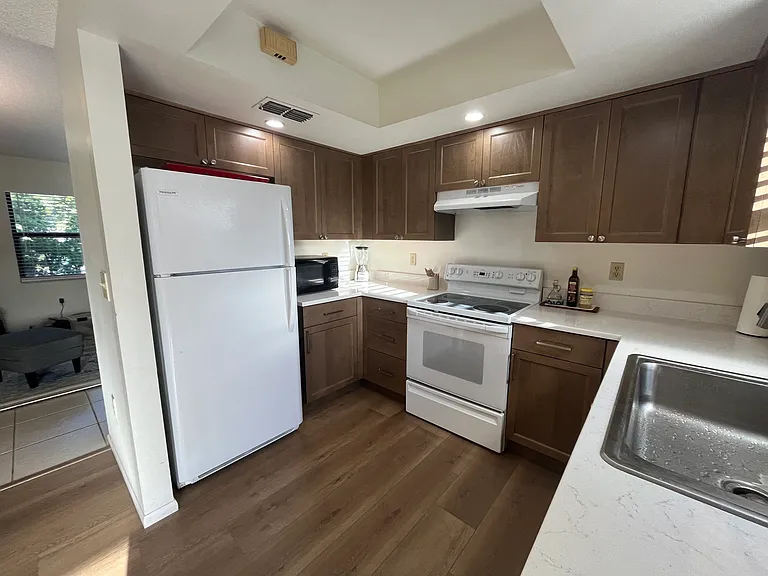 742 Trotter Ave — Photo 6