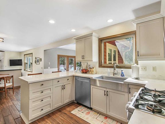 5th image of 625 Bradford Way
