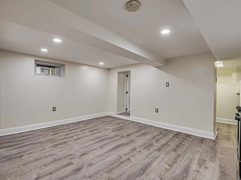 602 Avenue E — Photo 2