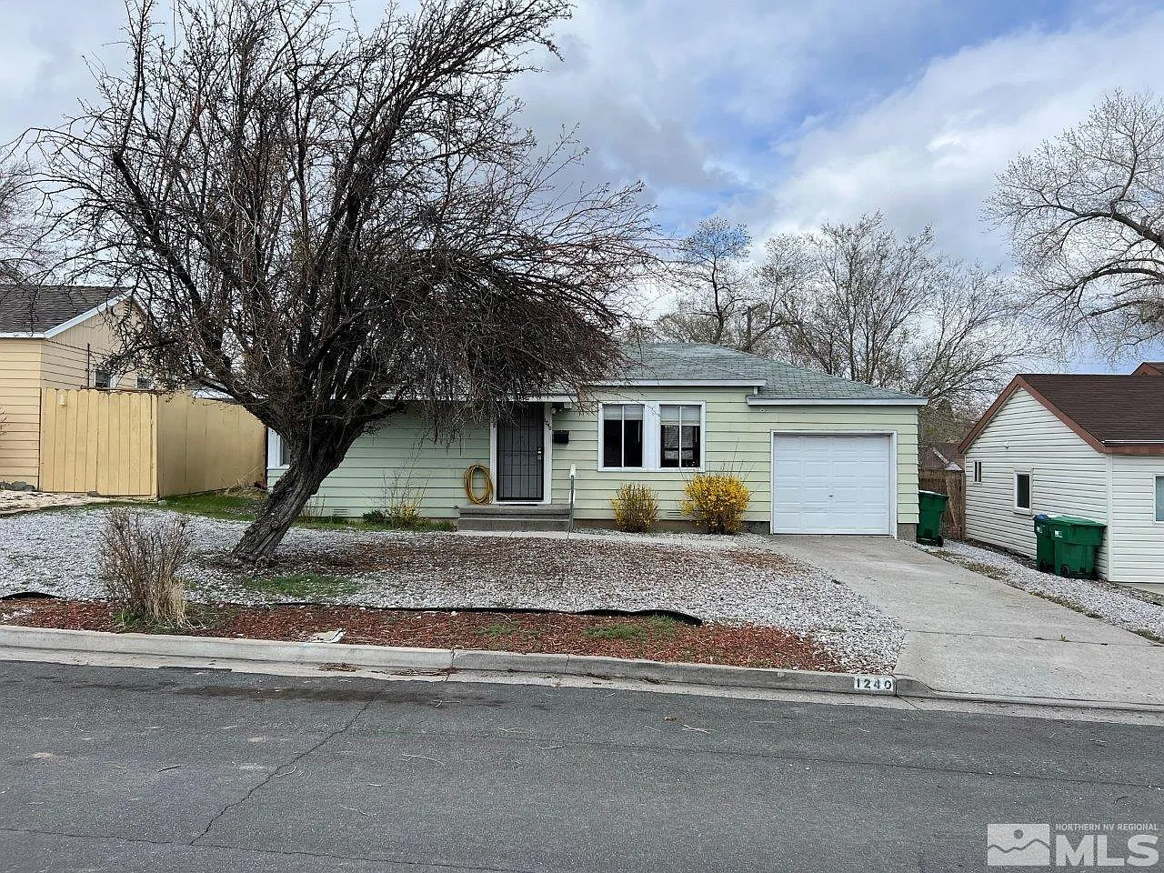 1240 Wesley Dr photo 1